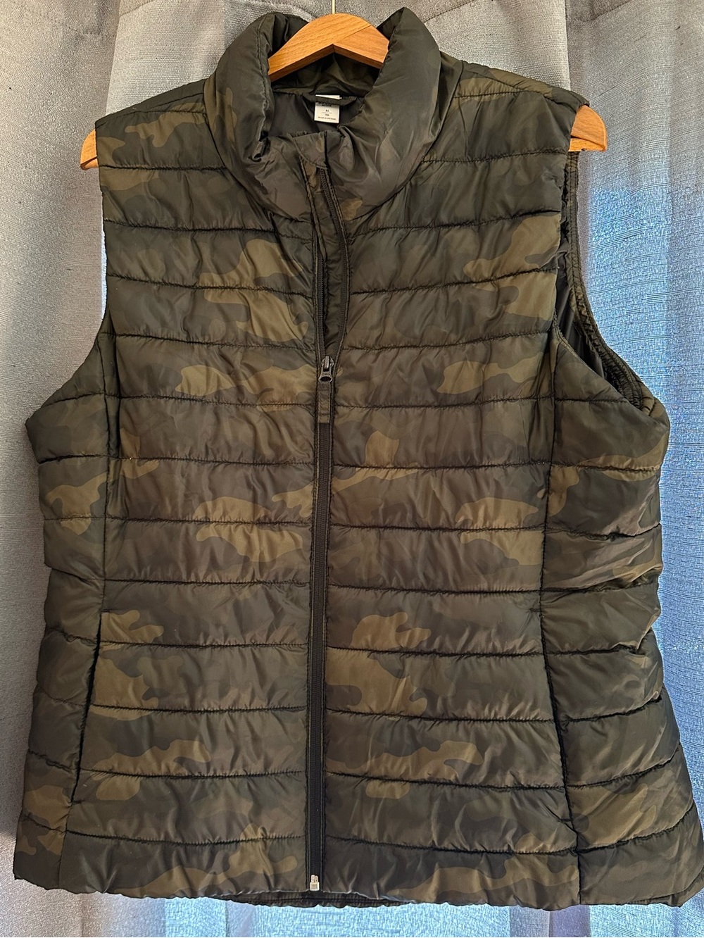 Women's Old Navy Quilted Camouflage Puffer Vest - Olive Green